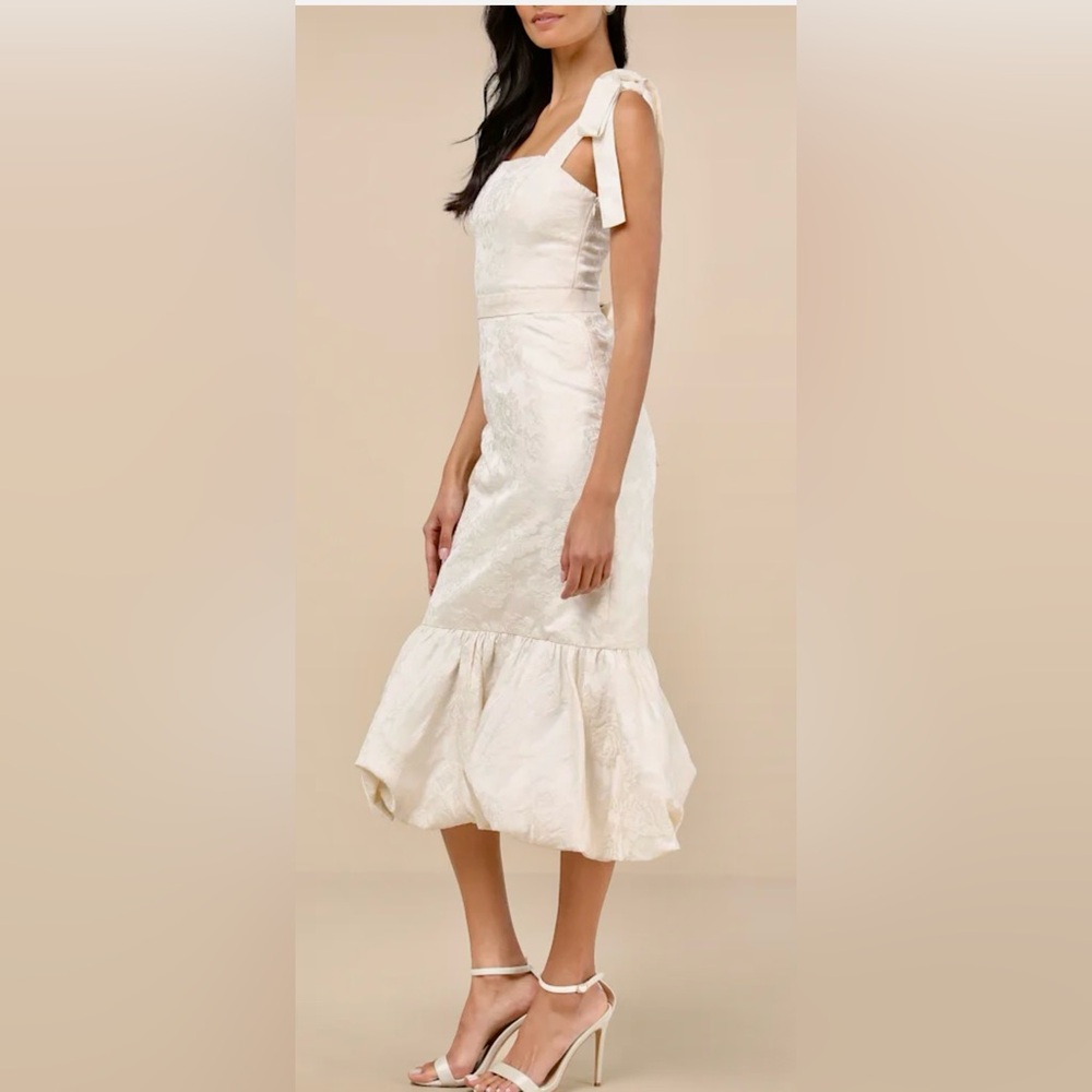 NWT-Lulu’s Size Med Elegant Cream Midi Dress